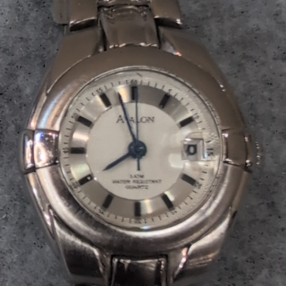 Avalon Women's Silver Tone Stainless Steel Quartz Analog Watch Date New Battery